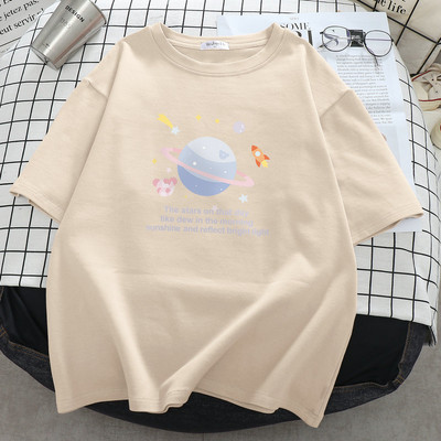 Sieviešu t-krekls ar aplikāciju - špics vai ovāls kakla izgriezums