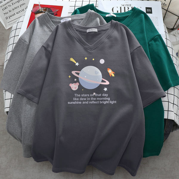 Sieviešu t-krekls ar aplikāciju - špics vai ovāls kakla izgriezums