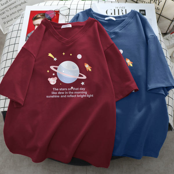 Sieviešu t-krekls ar aplikāciju - špics vai ovāls kakla izgriezums