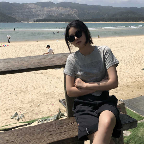 Novi model ženske bluze sa okruglim izrezom i kratkim rukavima