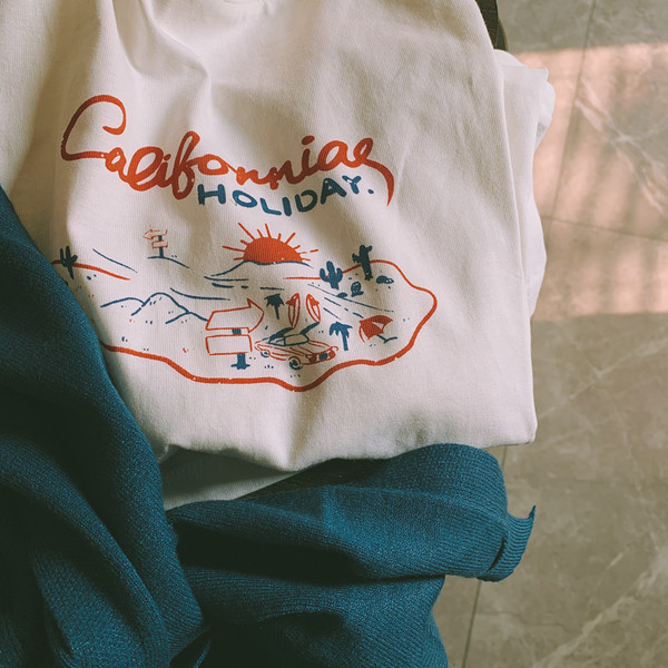 Ženska ležerna majica s ovalnim izrezom i aplikacijom