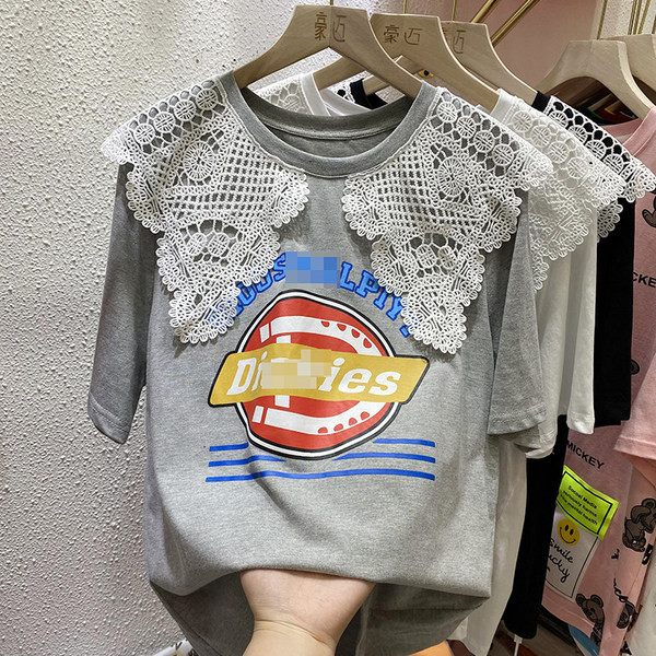 Ljetna ženska majica kratkih rukava s aplikacijom u boji i velikom čipkanom kragnom