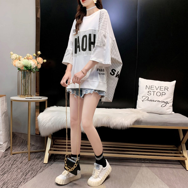 Široki model ženske majice na pruge sa 3/4 rukavima