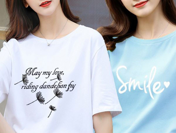 Įvairios aplikacijos laisvalaikio moteriški marškinėliai – kelių spalvų