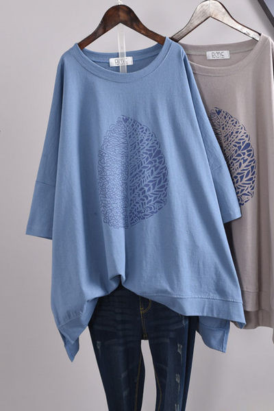 Asimetrični model s 3/4 rukavima i aplikacijom