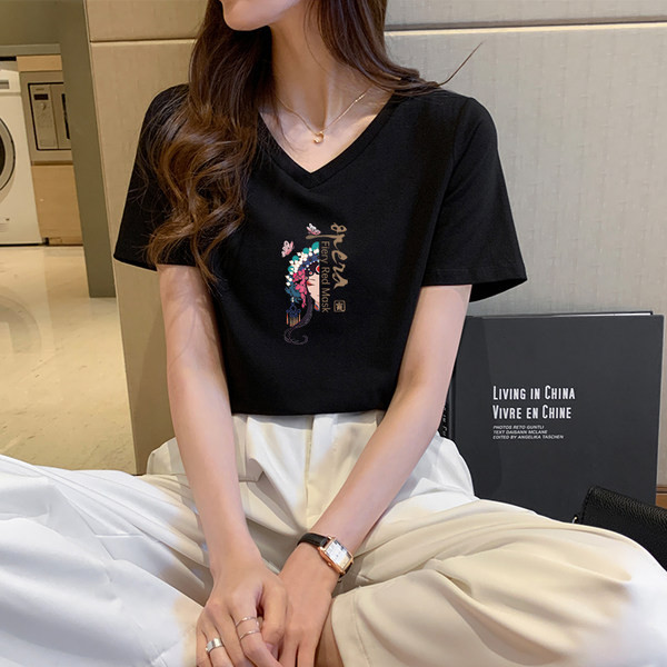 Ljetna majica s aplikacijom i špic izrezom - više boja