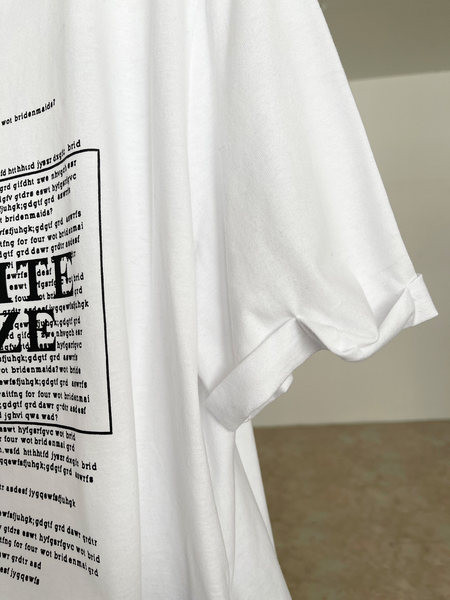 Ležerna ženska majica s aplikacijom i kratkim rukavima