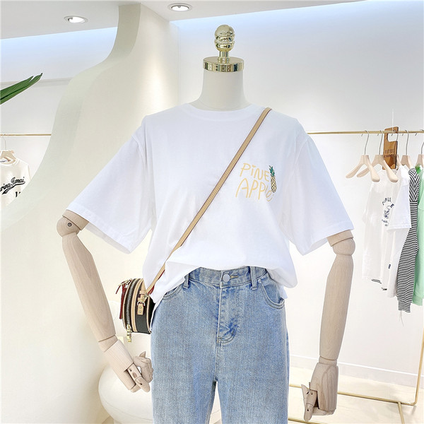 Ikdienas sieviešu t-krekls ar uzrakstiem un ovālu kakla izgriezumu