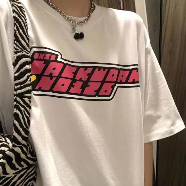 Novi model ženske majice kratkih rukava sa aplikacijom i ovalnim izrezom - dvije boje