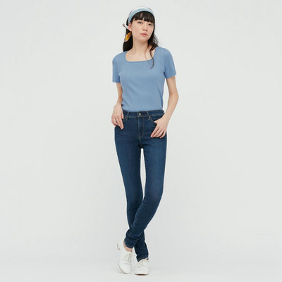 Ženska ležerna majica s kratkim rukavima i četvrtastim izrezom