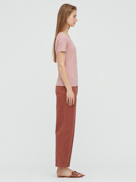 Ženska ležerna majica s kratkim rukavima i četvrtastim izrezom