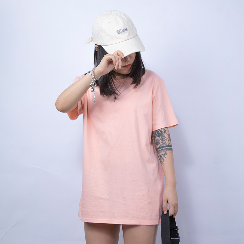 Sieviešu ikdienišķs t-kreklu vienkāršs modelis ar ovālu kakla izgriezumu