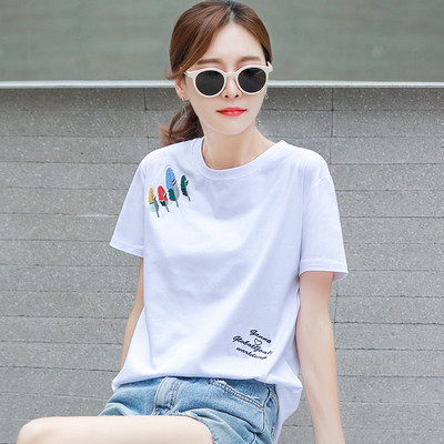 Γυναικείο casual μπλουζάκι με διάφορες εφαρμογές και οβάλ ντεκολτέ