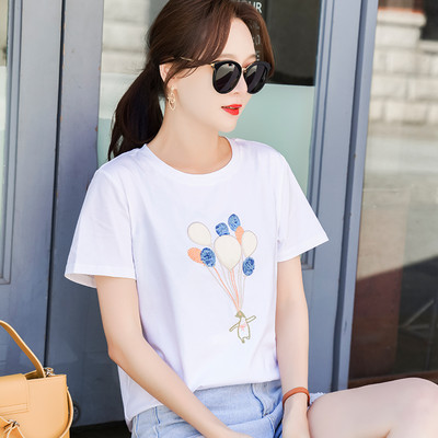 Γυναικείο casual μπλουζάκι με διάφορες εφαρμογές και οβάλ ντεκολτέ