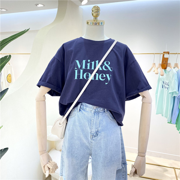 Ženska majica kratkih rukava sa natpisom i kratkim rukavima