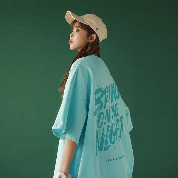 Ženska casual majica s natpisima i ovalnim izrezom