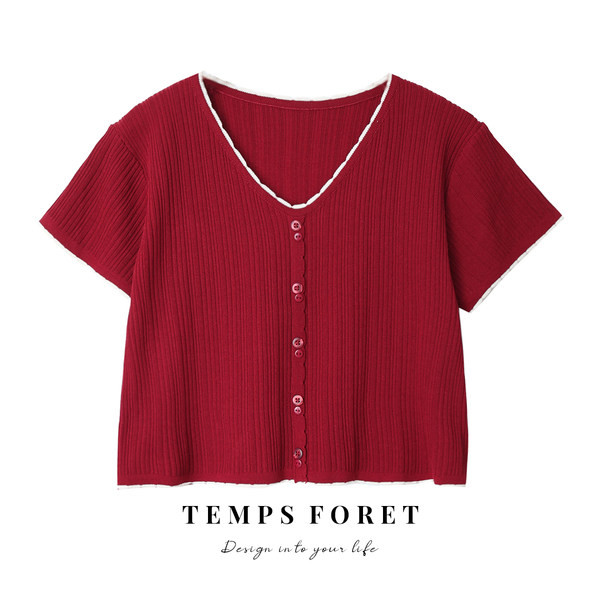 Novi model kratke ženske majice s V izrezom od tankog pletiva