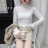 Ženska čipkana bluza s dugim rukavima