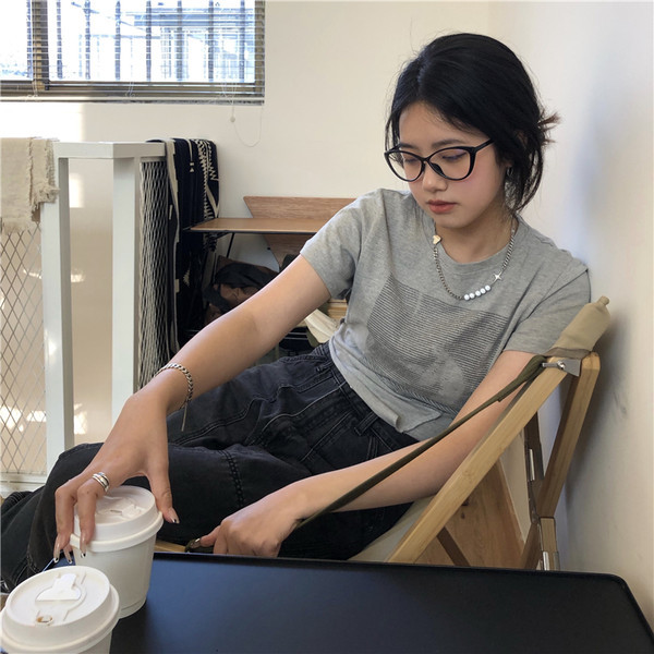 Novi model ženske asimetrične majice s ovalnim izrezom