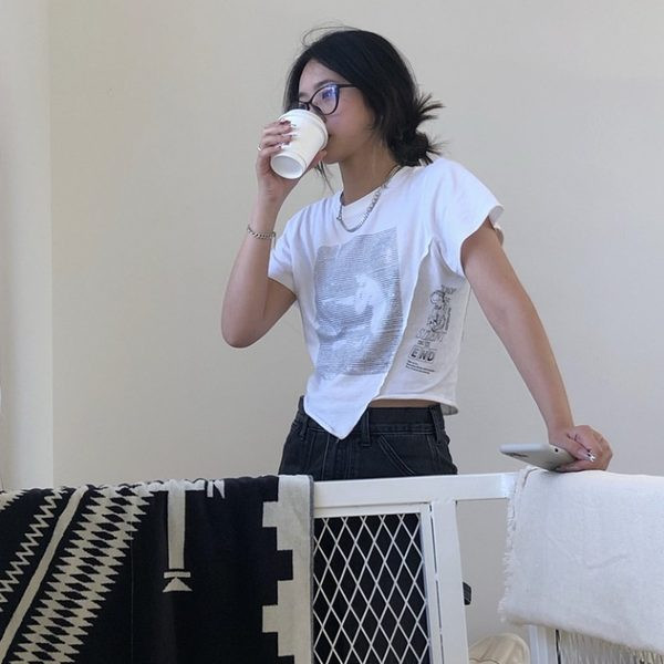 Novi model ženske asimetrične majice s ovalnim izrezom