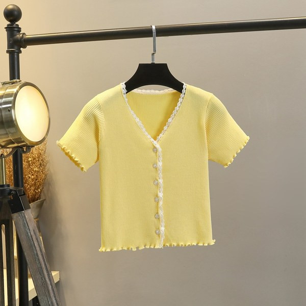 Ženska samtasta bluza s gumbima i kratkim rukavima