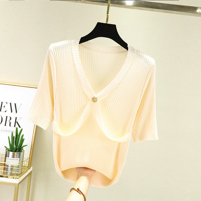 Ležerna ženska bluza s gumbima i špic izrezom