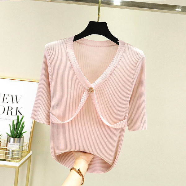 Ležerna ženska bluza s gumbima i špic izrezom