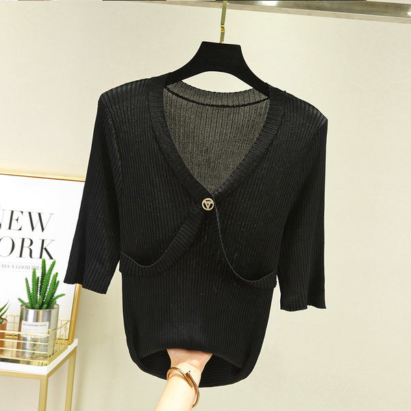 Ležerna ženska bluza s gumbima i špic izrezom