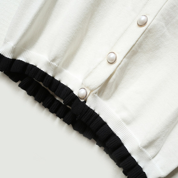 Novi model kratke ženske bluze sa klasičnom kragnom i gumbima