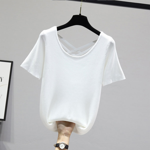 Ženska jednobojna majica s ovalnim izrezom i kratkim rukavima