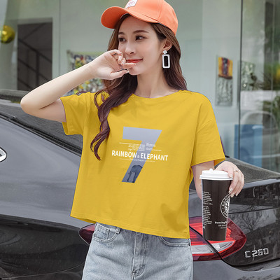 Ženska majica s raznim aplikacijama i okruglim izrezom