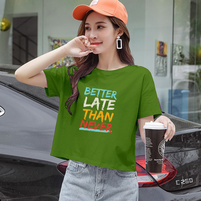 Ženska majica s raznim aplikacijama i okruglim izrezom