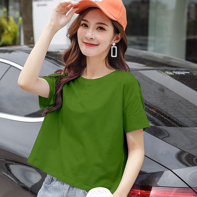 Ženska majica s raznim aplikacijama i okruglim izrezom