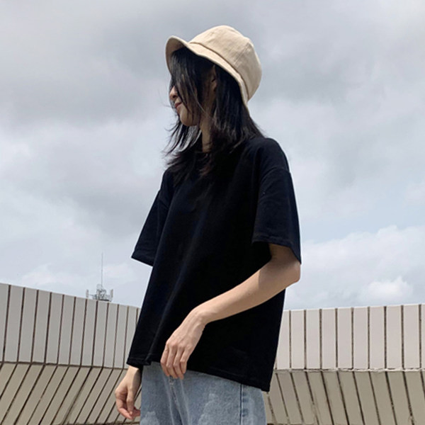 Novi model obične ženske bluze sa kratkim rukavima i ovalnim izrezom