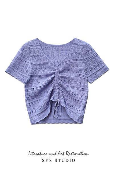 Ženski crop top od tankog pletiva s vezicama