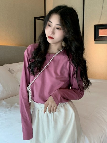 Jednobojna ženska bluza dugih rukava i okruglog dekoltea