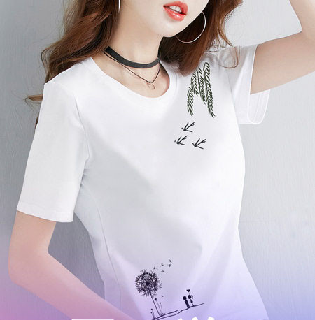 Novi model ženske majice kratkih rukava bijele boje sa raznim aplikacijama