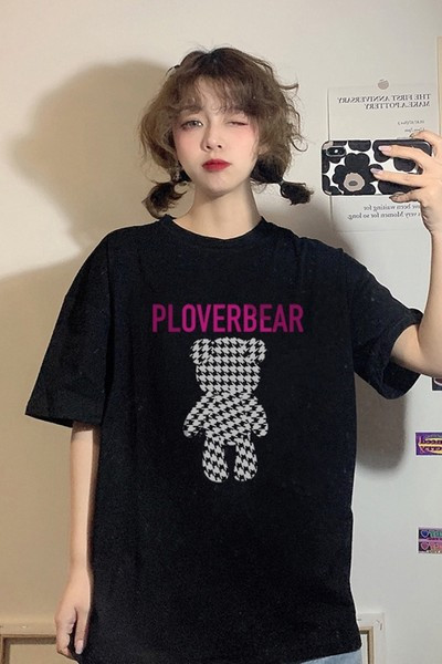 Široka ženska majica s okruglim izrezom i printom