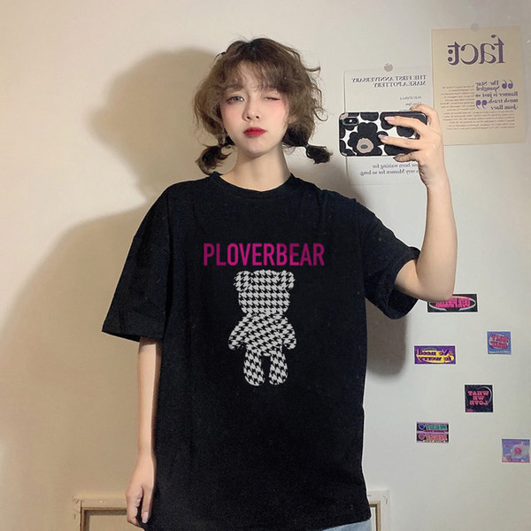 Široka ženska majica s okruglim izrezom i printom