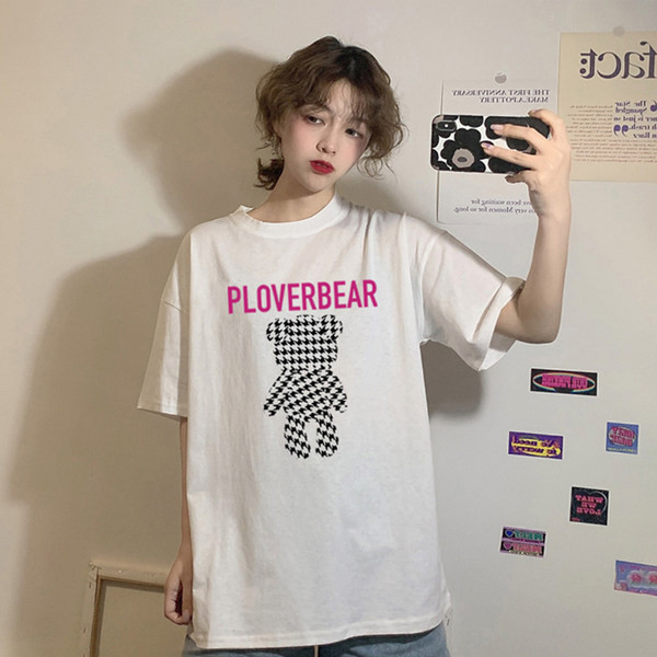 Široka ženska majica s okruglim izrezom i printom