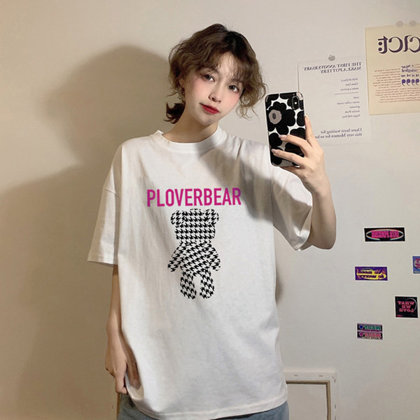 Široka ženska majica s okruglim izrezom i printom