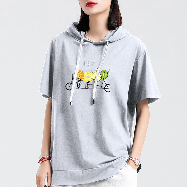 Sportisks ikdienas sieviešu t-krekls ar apdruku un kapuci