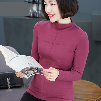 Proljetna bluza s visokim ovratnikom i dugim rukavima