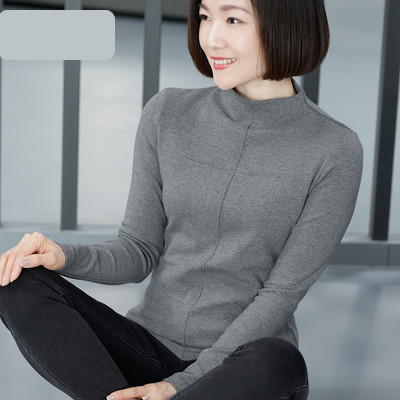 Proljetna bluza s visokim ovratnikom i dugim rukavima