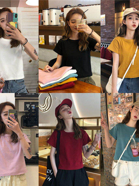 Vienkāršs sieviešu t-krekls ar ovālu kakla izgriezumu un īsām piedurknēm