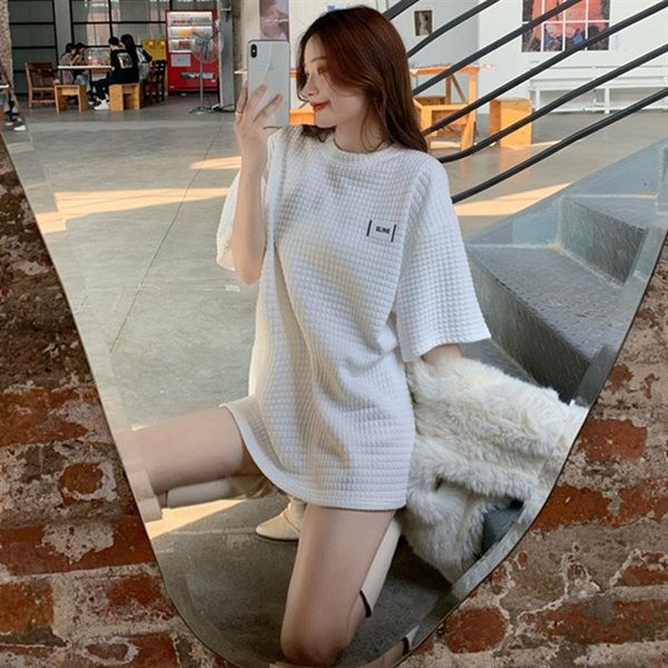 Sieviešu gara blūze ar 3/4 piedurknēm un emblēmu