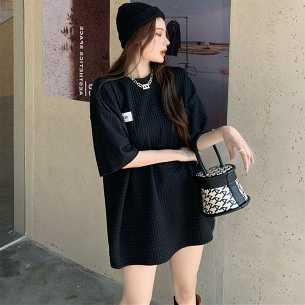 Sieviešu gara blūze ar 3/4 piedurknēm un emblēmu