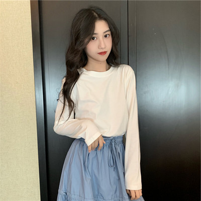 Jednobojna bluza s ovalnim izrezom i dugim rukavima