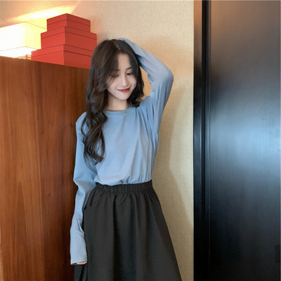 Jednobojna bluza s ovalnim izrezom i dugim rukavima