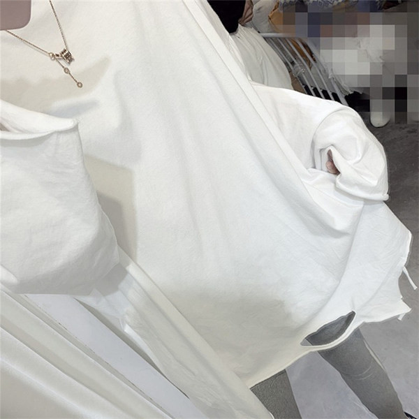 Široka ženska bluza dugih rukava bijele boje